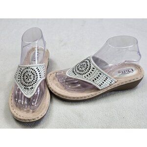 Cliffs By White Mountain Womens Sandals Size 7M With Silver Embellishment